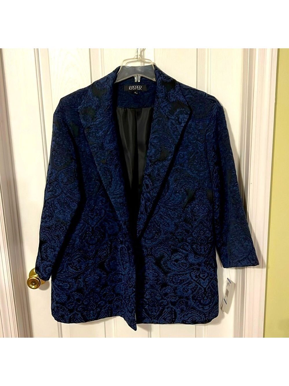 Kasper vintage jacket size XL. Navy and black textured fabric. NWT. Faux pockets